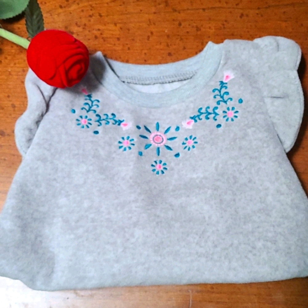 Lovely Grey sweater with flower design